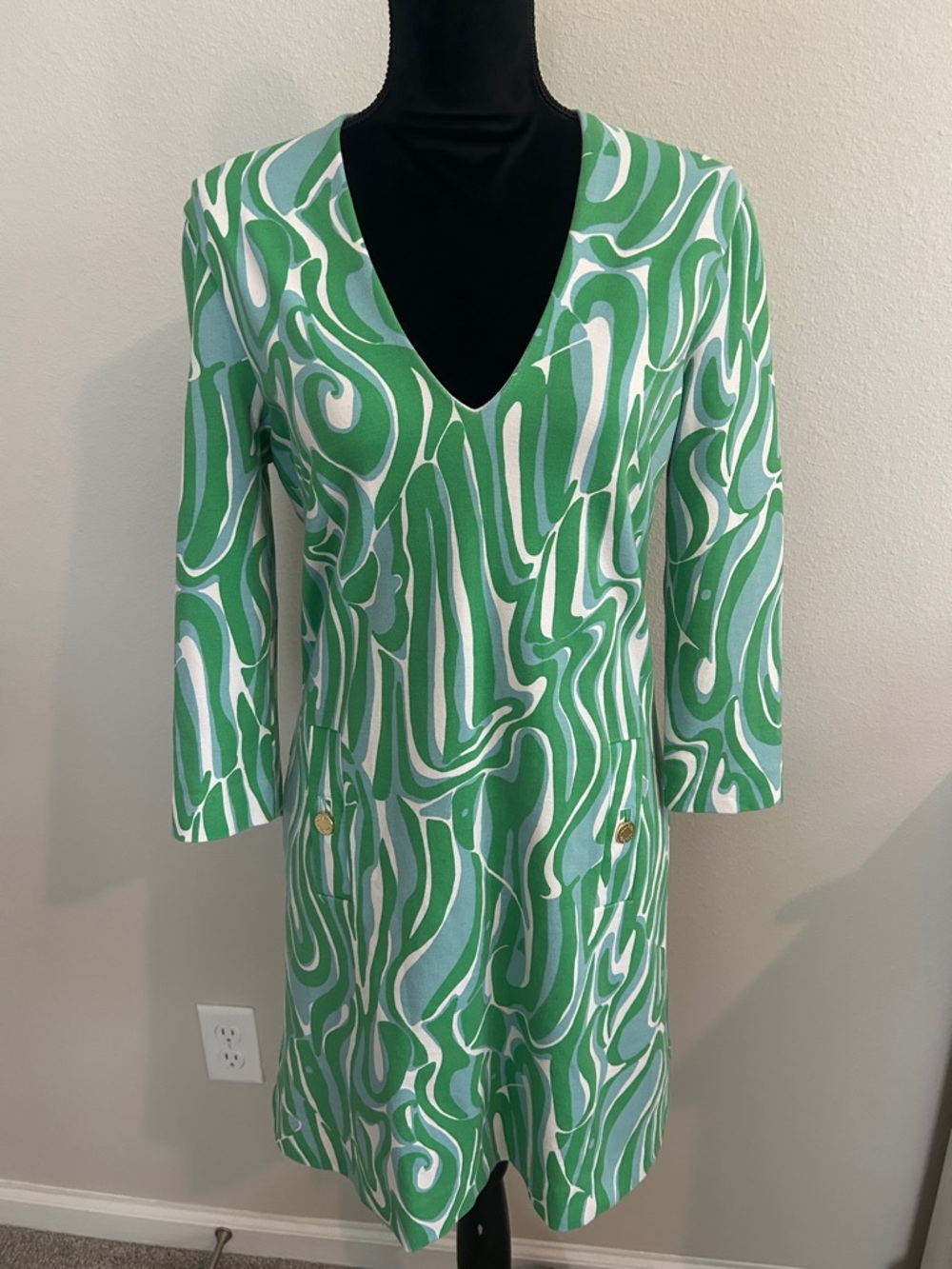 Lilly Pulitzer Green and White Swirl V-Neck Shift Dress with Gold Buttons
